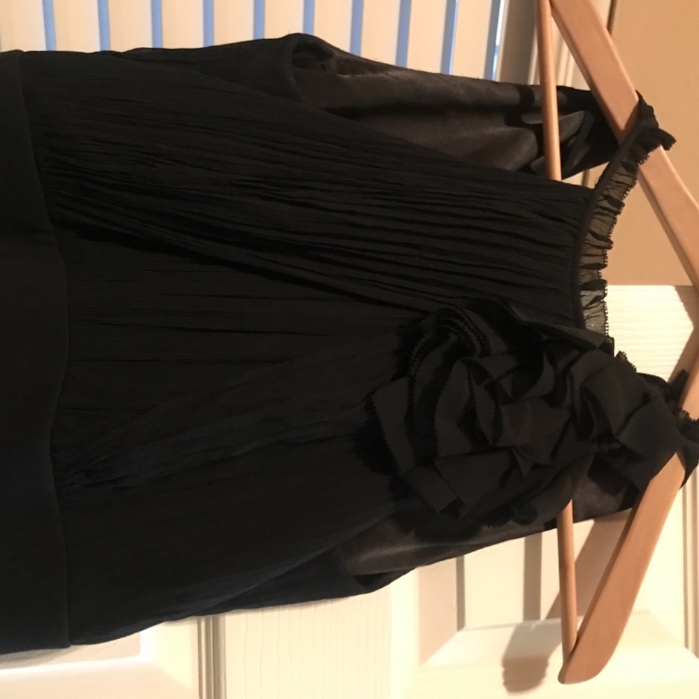 Dresses - Picture 10 of 16